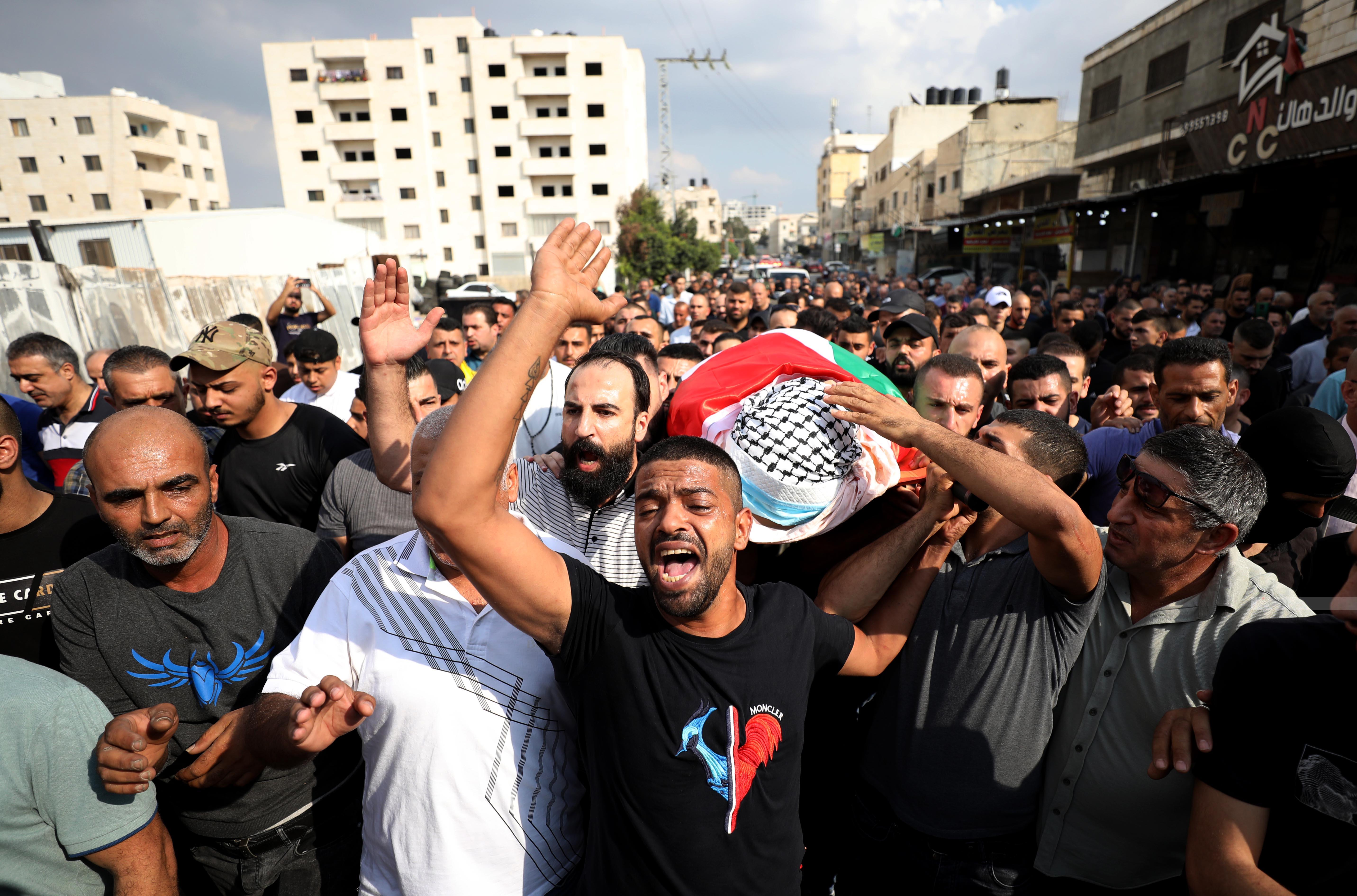 جانب من تشييع جثمان الشهيد الطبيب عبد الله أبو التين (تصوير: أيمن النوباني/ وفا)